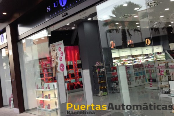 Ponemos a su disposición a los mejores tecnicos para la reparación y/o instalación de puertas para comercio Barcelona.